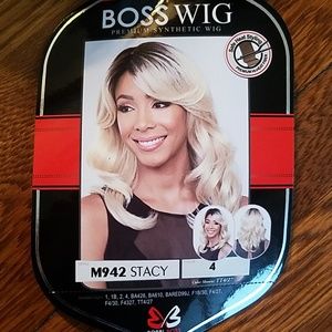 NWT Bobbi Boss Stacy wig